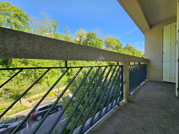 Appartement 3/4 pièces avec balcon, cave et parking