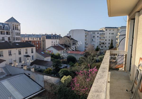 Appartement 3/4 pièces avec balcon, cave et parking