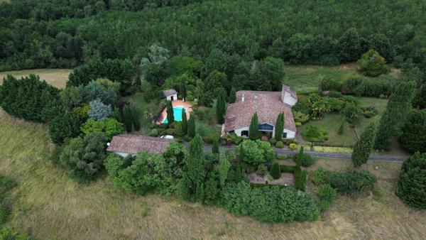 Moissac (82200) TARN ET GARONNE MOISSAC Ravissante maison de campagne avec maison d'amis, piscine et terrains de 6 plus hec
