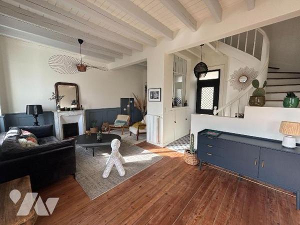 NOUVEAUTE ! Etude Trente-Cinq Notaires 

RARE A LA VENTE ! 

Au coeur de Rochebonne, au pie...