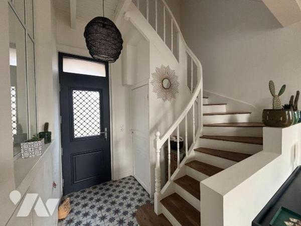 NOUVEAUTE ! Etude Trente-Cinq Notaires 

RARE A LA VENTE ! 

Au coeur de Rochebonne, au pie...