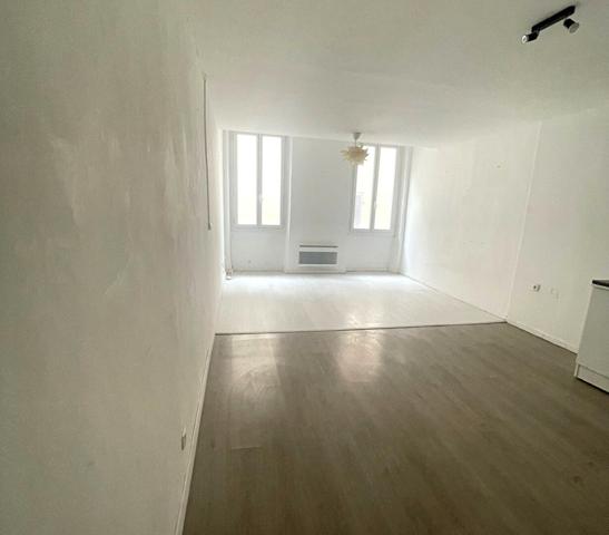 Grand studio 30 m²  |  Coeur historique