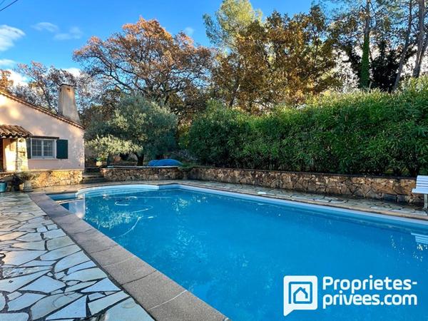 Maison de caractère avec piscine et dépendances sur terrain arboré 7 pièce(s) 230 m2