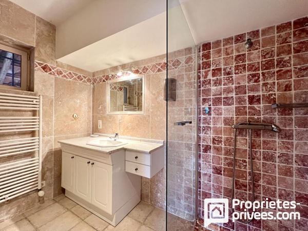 Maison de caractère avec piscine et dépendances sur terrain arboré 7 pièce(s) 230 m2