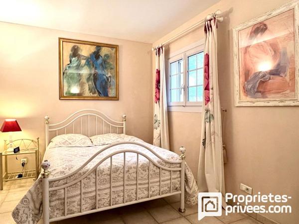 Maison de caractère avec piscine et dépendances sur terrain arboré 7 pièce(s) 230 m2