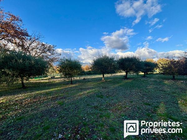 Maison de caractère avec piscine et dépendances sur terrain arboré 7 pièce(s) 230 m2