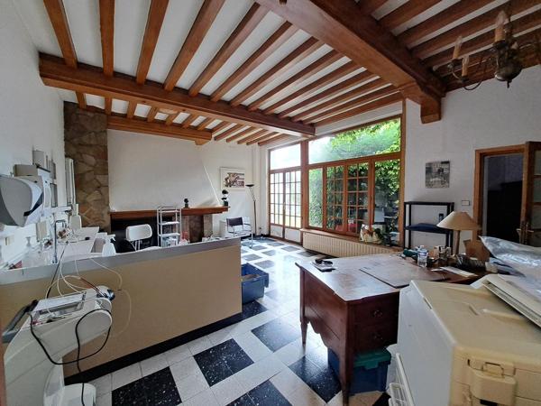 TRES BEL IMMEUBLE DE CARACTERE - 457m2-