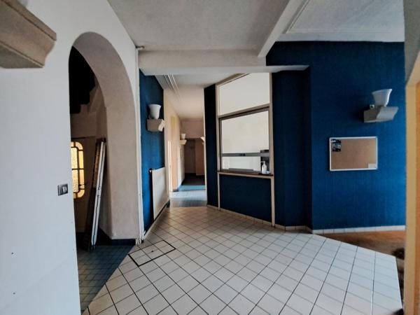TRES BEL IMMEUBLE DE CARACTERE - 457m2-