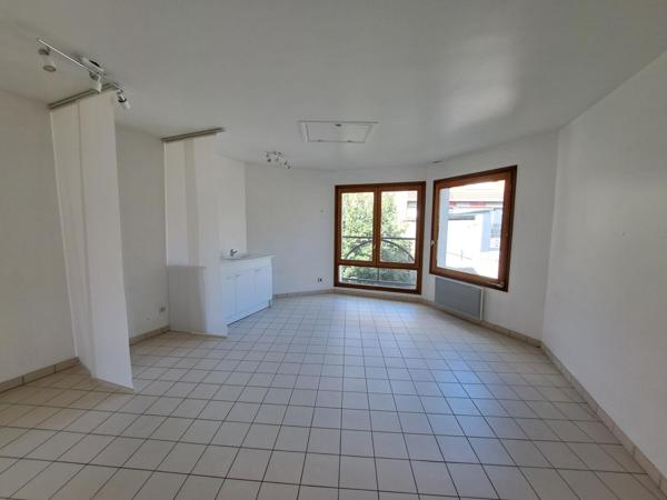 TRES BEL IMMEUBLE DE CARACTERE - 457m2-