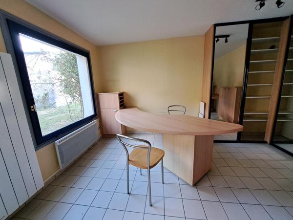 TRES BEL IMMEUBLE DE CARACTERE - 457m2-