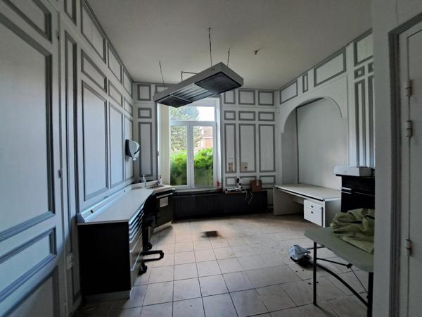 TRES BEL IMMEUBLE DE CARACTERE - 457m2-