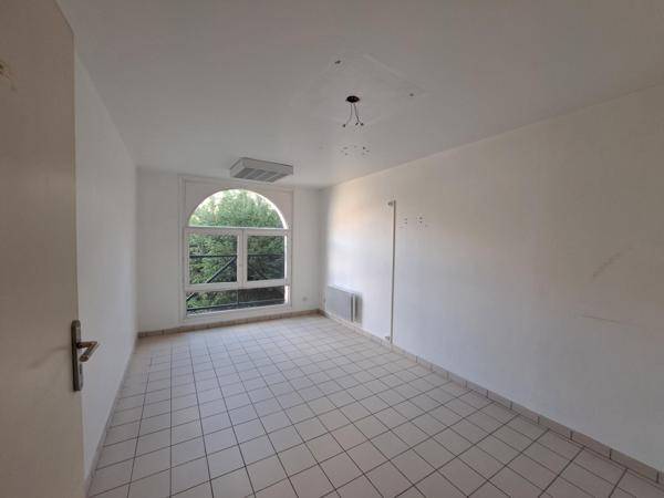 TRES BEL IMMEUBLE DE CARACTERE - 457m2-