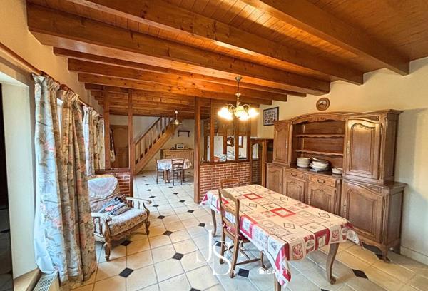 Maison de caractère en briques avec chaudière et insert récents