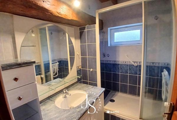 Maison de caractère en briques avec chaudière et insert récents