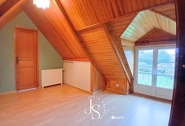 Maison de caractère en briques avec chaudière et insert récents