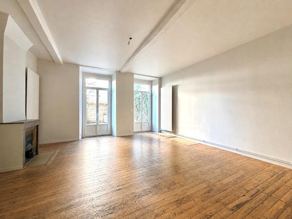 Superbe T3 de 54,50 m² entièrement rénové avec cour privative ? Centre de Saint-Étienne