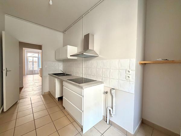 Superbe T3 de 54,50 m² entièrement rénové avec cour privative ? Centre de Saint-Étienne