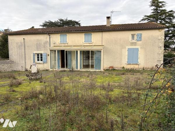 LA CRECHE, maison ancienne 