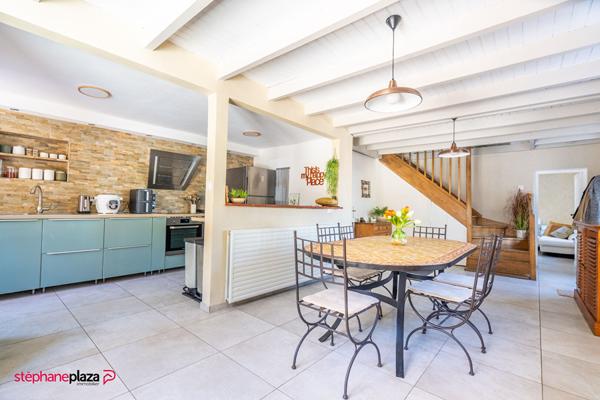 GRADIGNAN - Maison familiale d'environ 135m² avec jardin et piscine