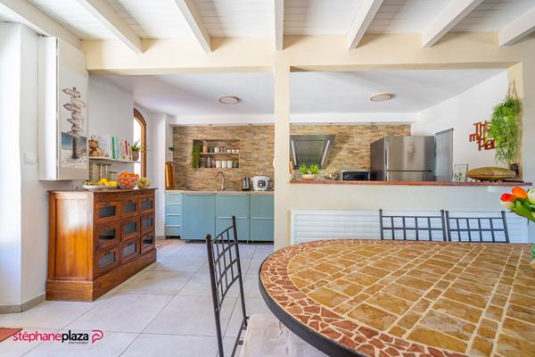 GRADIGNAN - Maison familiale d'environ 135m² avec jardin et piscine