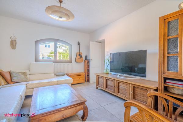 GRADIGNAN - Maison familiale d'environ 135m² avec jardin et piscine