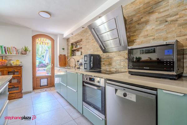 GRADIGNAN - Maison familiale d'environ 135m² avec jardin et piscine