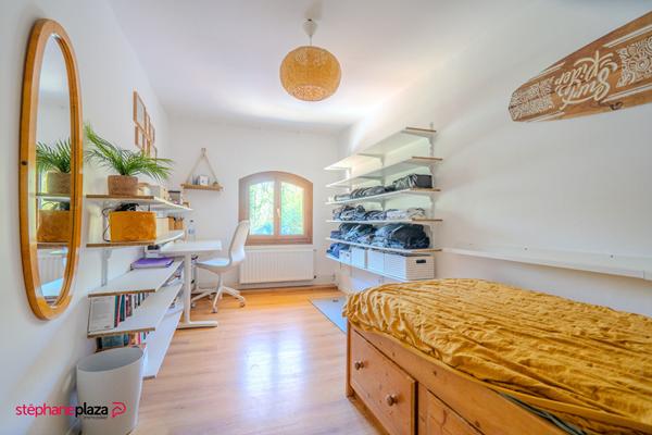 GRADIGNAN - Maison familiale d'environ 135m² avec jardin et piscine