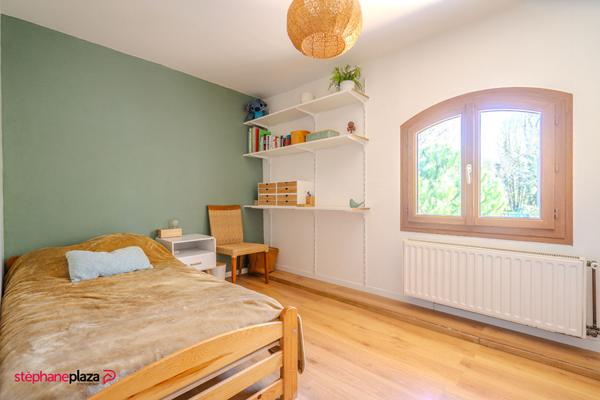 GRADIGNAN - Maison familiale d'environ 135m² avec jardin et piscine