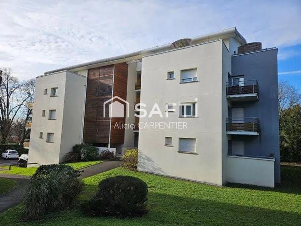 Appartement T2 avec un spacieux balcon et une place de parking privative