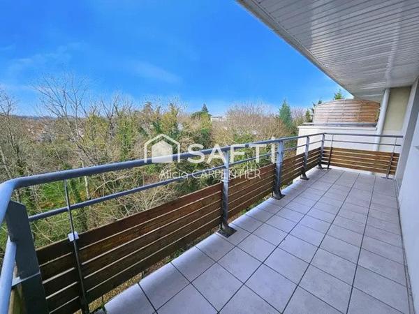 Appartement T2 avec un spacieux balcon et une place de parking privative