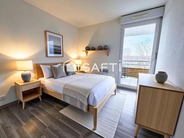 Appartement T2 avec un spacieux balcon et une place de parking privative