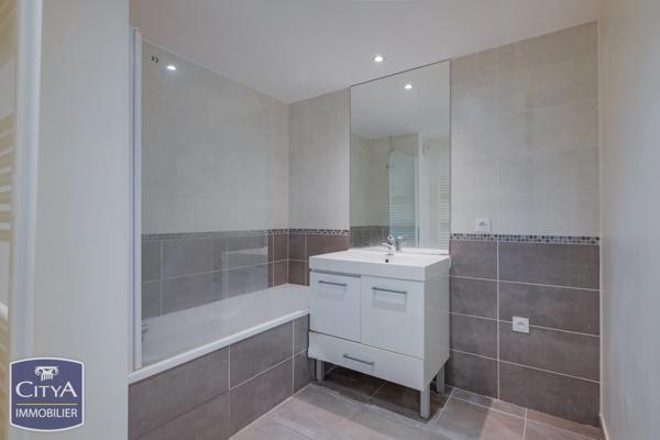 Appartement à vendre 3 pièces 62m² Bron (69500)