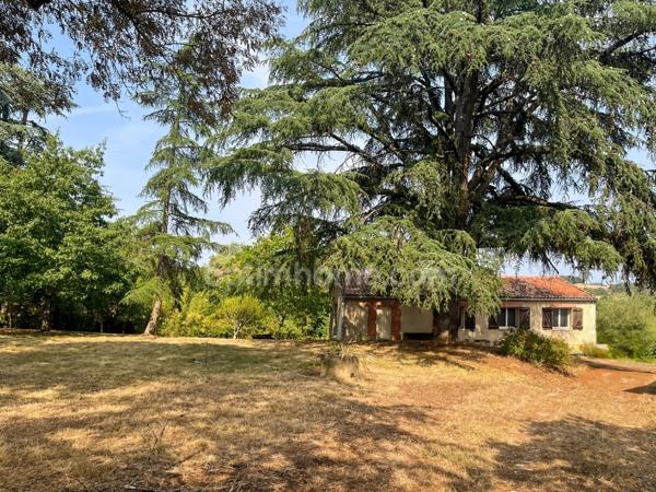 PROPRIETE D'EXCEPTION AVEC 8 HECTARES, 2 LACS - VUE IMPRENABLE SUR LES PYRENES - CASTERA VAERDUZAN (32)