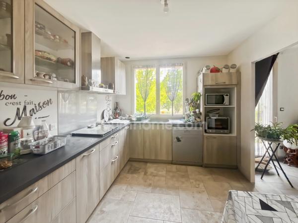 PROPRIETE D'EXCEPTION AVEC 8 HECTARES, 2 LACS - VUE IMPRENABLE SUR LES PYRENES - CASTERA VAERDUZAN (32)