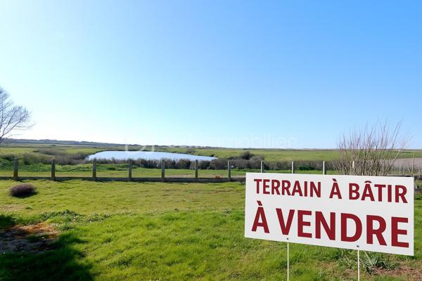 Terrain de 1 102 m²