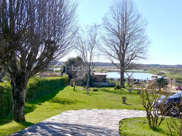 Terrain de 1 102 m²