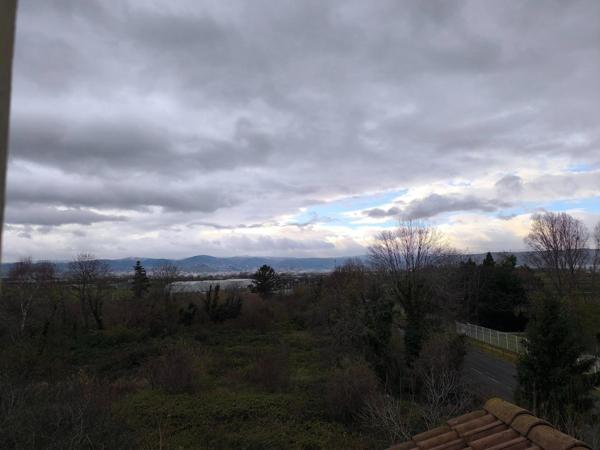 Appartement en duplex dans une petite copropriété avec parking