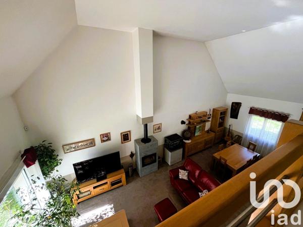 Maison traditionnelle 6 pièces de 194 m² à Ferrières-en-Gâtinais (45210)