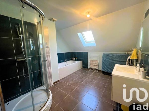 Maison traditionnelle 6 pièces de 194 m² à Ferrières-en-Gâtinais (45210)