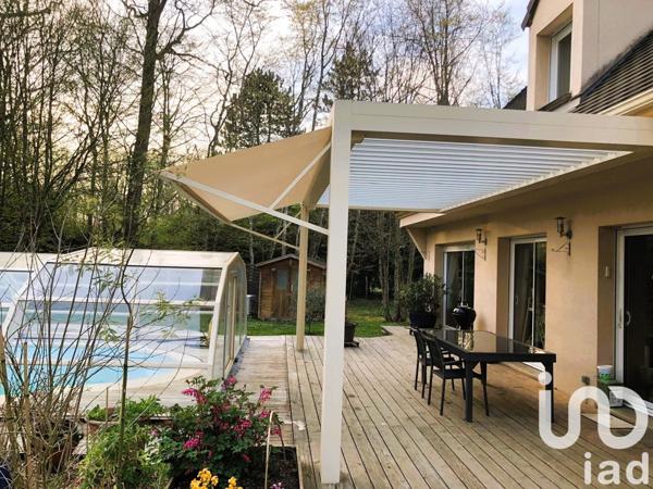 Maison traditionnelle 6 pièces de 194 m² à Ferrières-en-Gâtinais (45210)