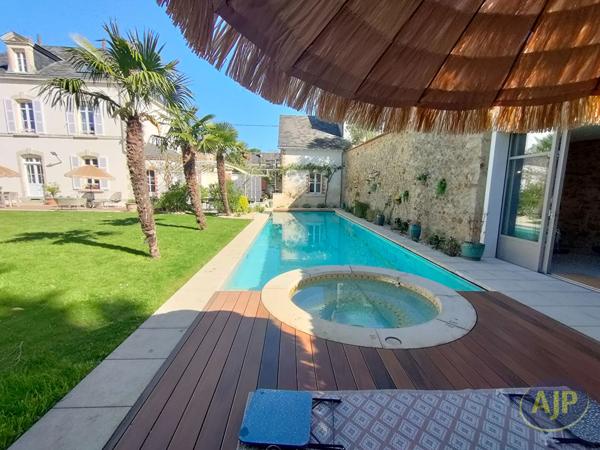 Biens de prestige à vendre La Roche Sur Yon : 1 450 000 € - AJP Immobilier La Roche-sur-Yon