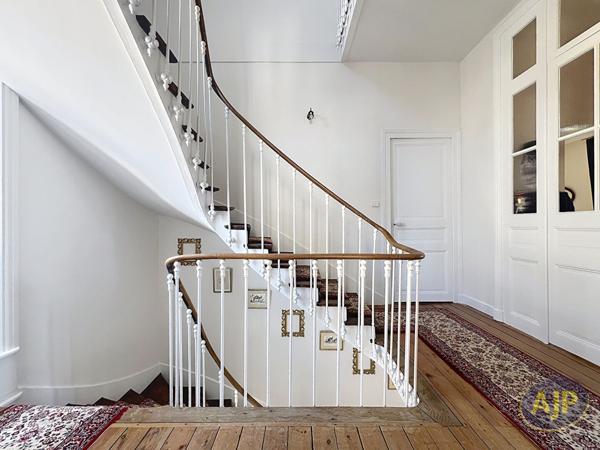 Biens de prestige à vendre La Roche Sur Yon : 1 450 000 € - AJP Immobilier La Roche-sur-Yon