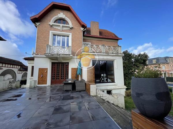 Vente Maison 10 pièces 300 m2 à La Fère