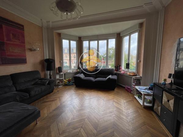 Vente Maison 10 pièces 300 m2 à La Fère