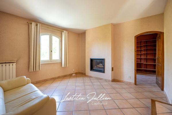 En exclusivité par Laëtitia JULLIEN – Marseille 11e – Saint-Menet – Propriété T4 de près de 150 m² habitables avec studio indépendant, piscine et jardin arboré de plus de 1 500 m²