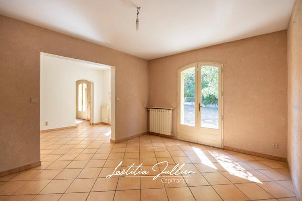 En exclusivité par Laëtitia JULLIEN – Marseille 11e – Saint-Menet – Propriété T4 de près de 150 m² habitables avec studio indépendant, piscine et jardin arboré de plus de 1 500 m²