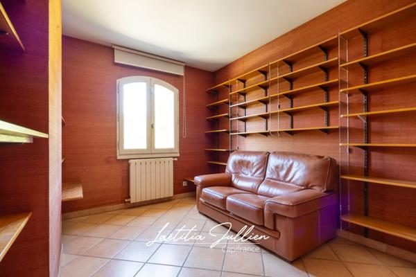 En exclusivité par Laëtitia JULLIEN – Marseille 11e – Saint-Menet – Propriété T4 de près de 150 m² habitables avec studio indépendant, piscine et jardin arboré de plus de 1 500 m²