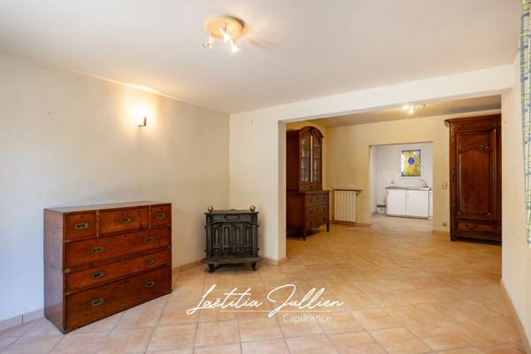 En exclusivité par Laëtitia JULLIEN – Marseille 11e – Saint-Menet – Propriété T4 de près de 150 m² habitables avec studio indépendant, piscine et jardin arboré de plus de 1 500 m²