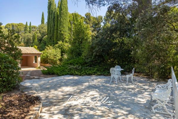 En exclusivité par Laëtitia JULLIEN – Marseille 11e – Saint-Menet – Propriété T4 de près de 150 m² habitables avec studio indépendant, piscine et jardin arboré de plus de 1 500 m²