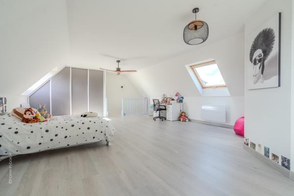 Maison familiale avec jardin ensoleillé et double garage – Bailly-Romainvilliers